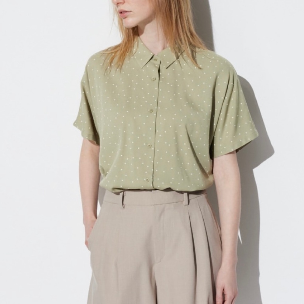 Uniqlo Rayon short sleeve polka dots shirt xxs